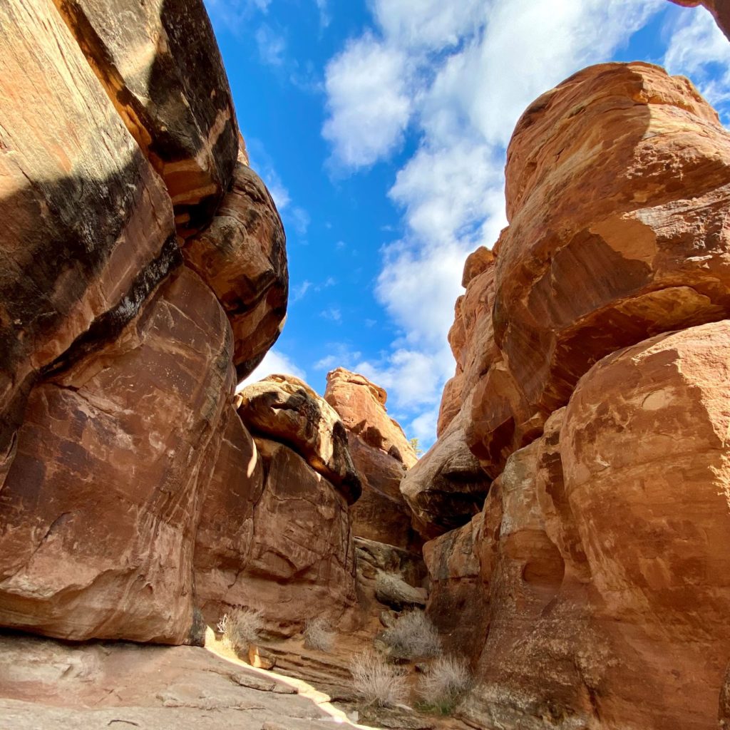 Hiking Colorado National Monument Devils Kitchen cleft